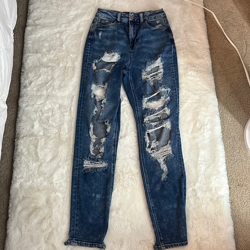 american eagle ripped high rise mom jeans